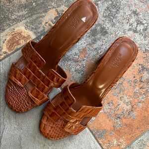 Elegant Brown Croc-Embossed Heels